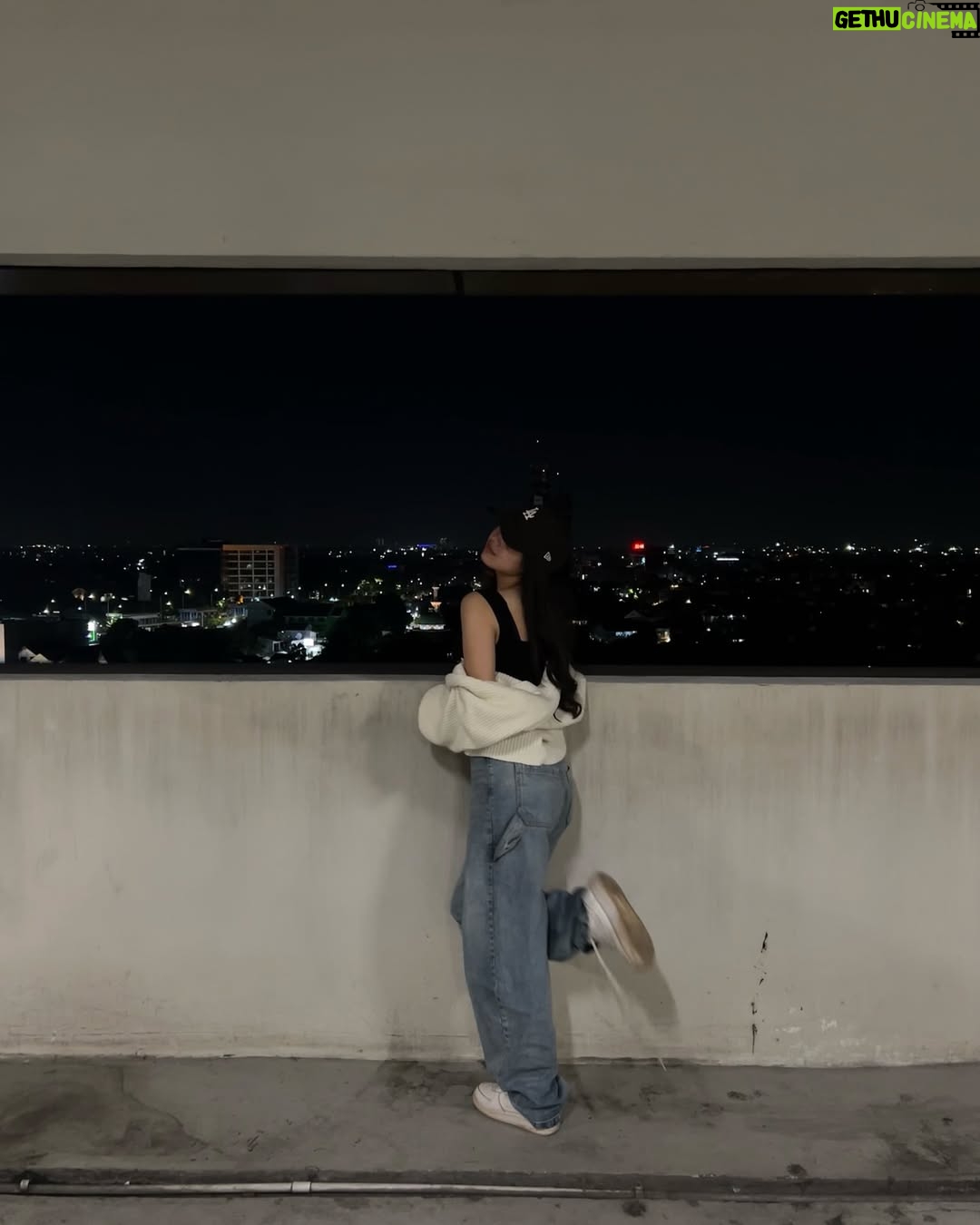 Saskia Chadwick - 228.3K Likes - 🌃