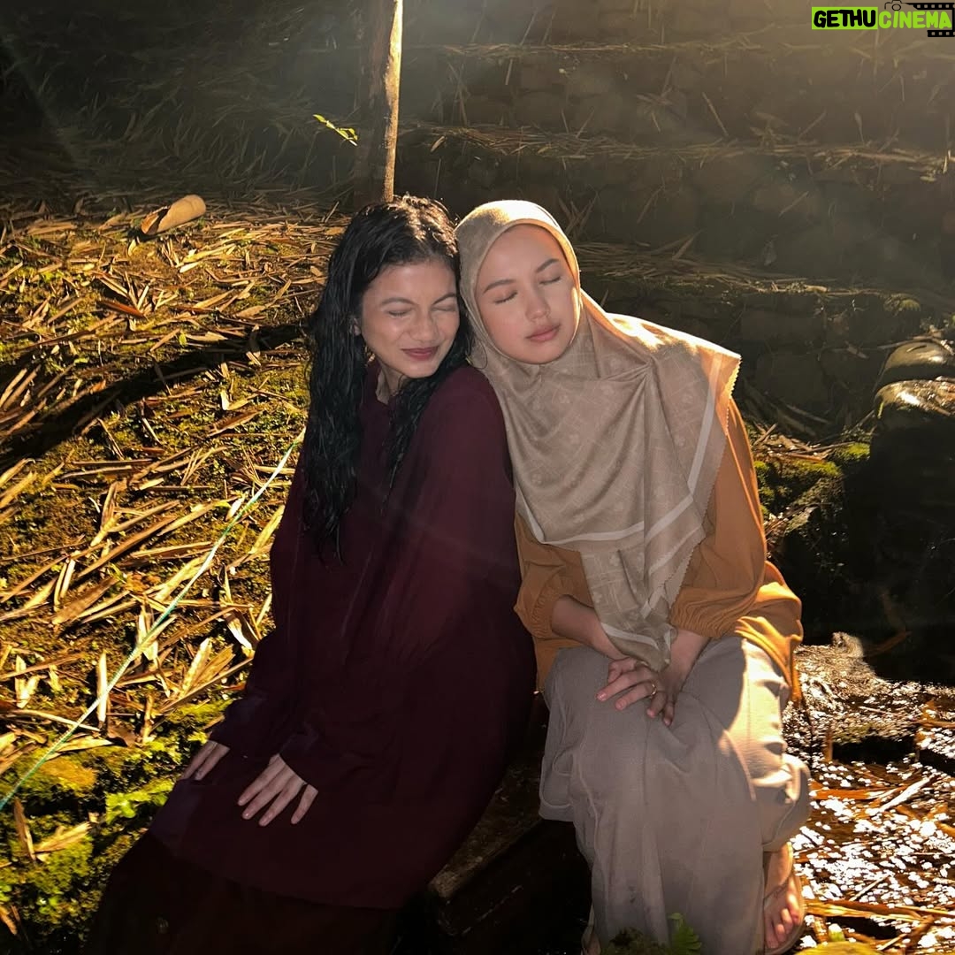Saskia Chadwick - 173.2K Likes - 771.978 manusia sudah nonton munkar😍! omg omg omg aku beneran bingung mau ngomong apa. munkar is one of the projects i will remember forever & aku mau ngucapin terimakasih banyak buat yang sudah nonton dan suka sama film munkar! it means a lot🤍 love youu oll, sampai bertemu lagi sama obiii💘