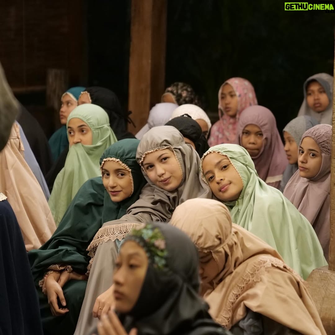 Saskia Chadwick - 173.2K Likes - 771.978 manusia sudah nonton munkar😍! omg omg omg aku beneran bingung mau ngomong apa. munkar is one of the projects i will remember forever & aku mau ngucapin terimakasih banyak buat yang sudah nonton dan suka sama film munkar! it means a lot🤍 love youu oll, sampai bertemu lagi sama obiii💘