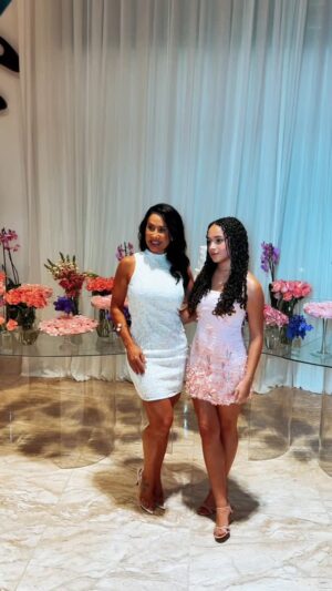 Scheila Carvalho Instagram - 🎉 Um resumão da festa que preparamos para Giullia comemorar seus 15 anos com os amigos !💃✨
Teve dança, risadas, emoção e muita pose pra foto!

Foi tudo tão especial que ainda estamos com glitter na alma e sorriso no rosto! 💖🌟

E nada disso seria possível sem uma galera de peso que fez acontecer!
Aos fornecedores top, parceiros de missão e amigos que ajudaram em cada detalhe: vocês arrasaram demais! 👏🥳

Obrigada por fazerem parte desse momento mágico (e inesquecivelmente animado)! 🪩💕

Decoração: @willbettencourt 
Bolo : @lafaetegourmet 
Doces : @santodoce_fsa 
Bem vividos : @nicesmerabemcasados 
Japonês: @seujirosalvador 
Drinks : @gipsydrinksbar 
Hambúrguer : @souvikings 
Picolé : @gizdecera_festas 
DJ: @rafagouveiareal 
Fotografia: @davidomingos_ 
Look Giullia: @elcimarbadu 

#Festa15Anos #MelhoresMomentos #Gratidão #TimeQueBrilha #ReelsDaDebutante #FoiTudo
