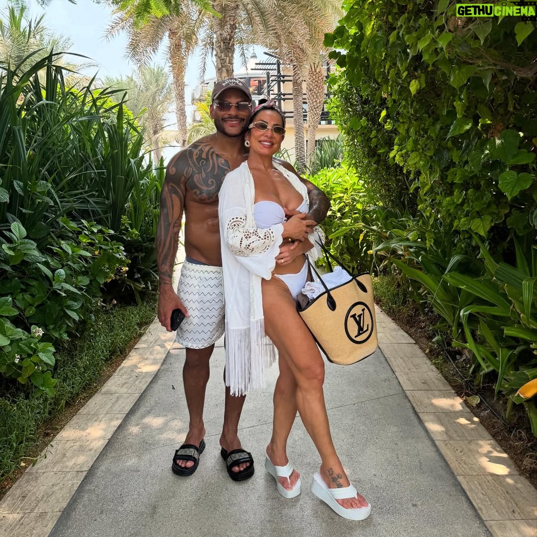 Scheila Carvalho - 51K Likes - Dump do primeiro dia de muito calor em Dubai!