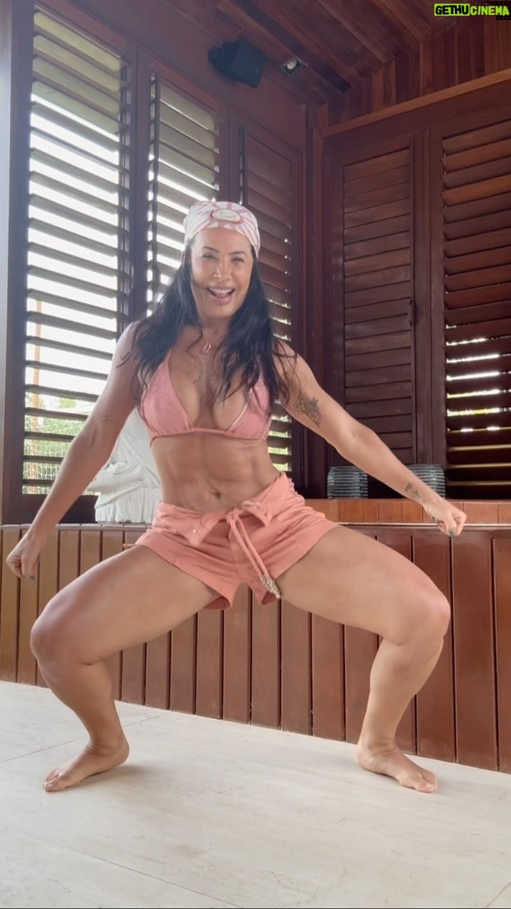 Scheila Carvalho - 138.2K Likes - Quem dança é mais feliz ! 
#ficaadica
Música : Na boquinha da garrafa ( @companhiadopagodeoficial  e @mcgw1 )
Na  versão @tonysallescantor