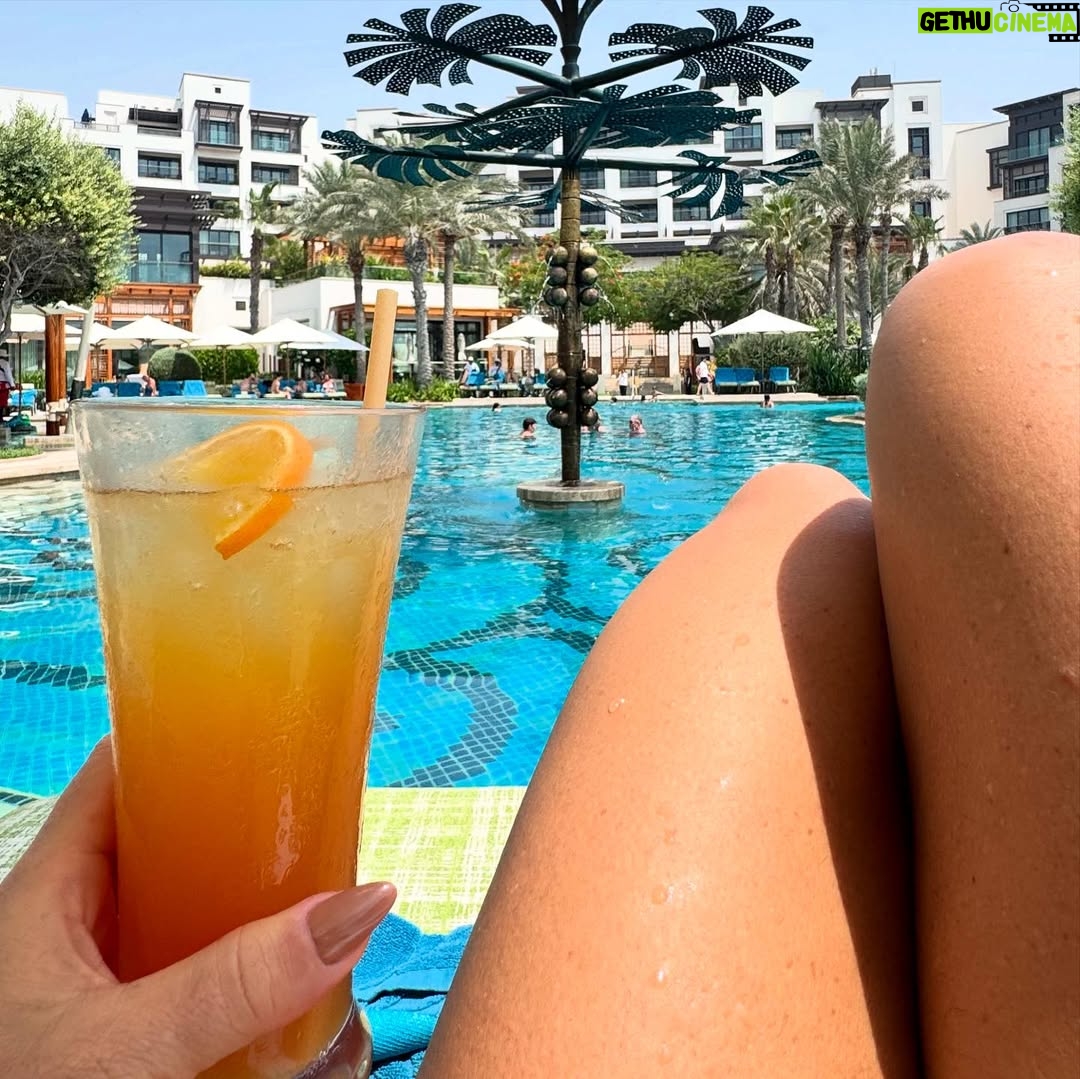 Scheila Carvalho - 51K Likes - Dump do primeiro dia de muito calor em Dubai!