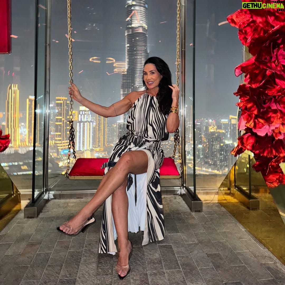 Scheila Carvalho - 51K Likes - Dump do primeiro dia de muito calor em Dubai!