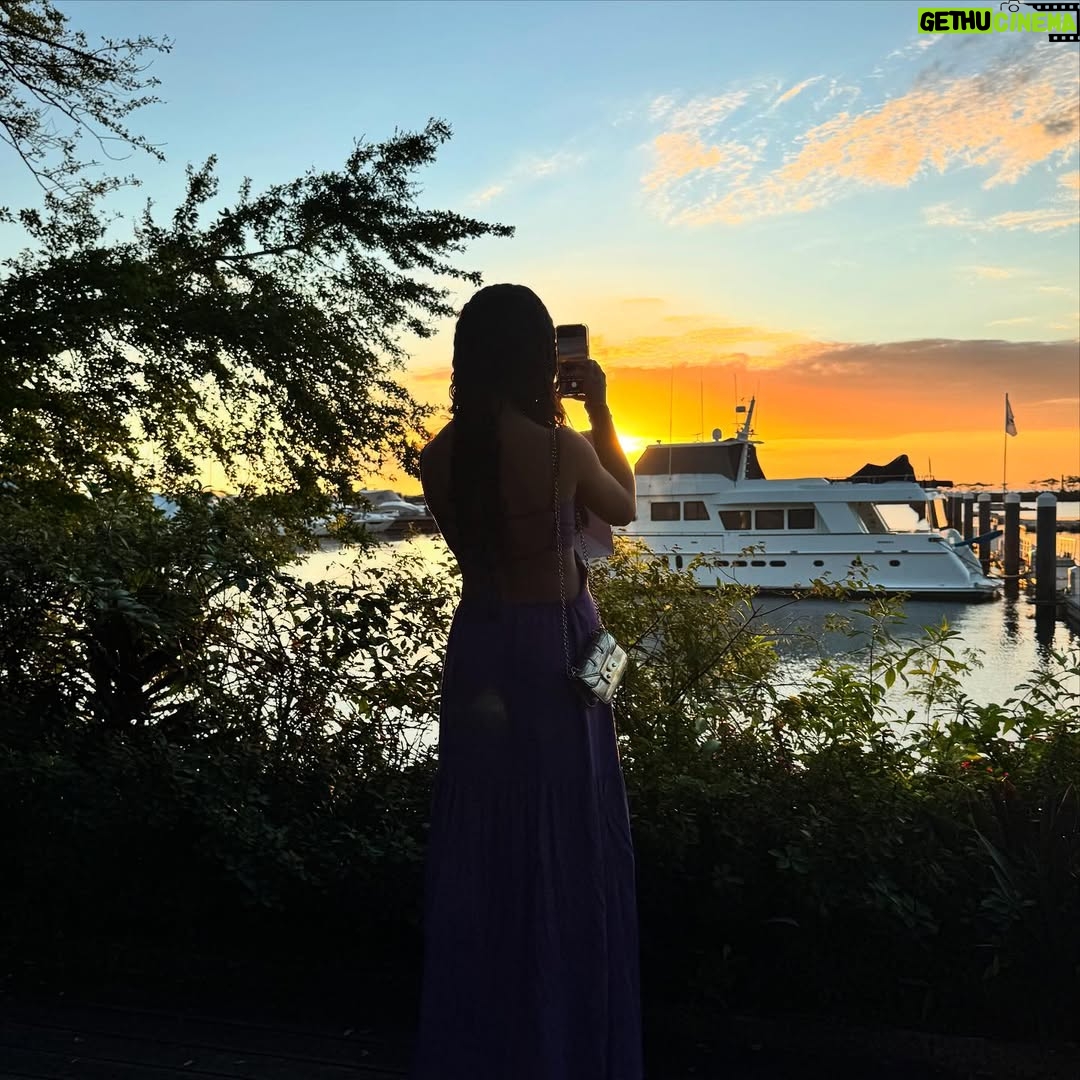 Scheila Carvalho - 102.6K Likes - Há 15 anos, o mundo ficou mais bonito com a sua chegada. Mas, na verdade, você já morava em mim muito antes disso… Eu sonhei com você antes mesmo de engravidar, como se a vida já me preparasse para te receber com todo amor que só uma mãe pode sentir.

Hoje, vejo essa menina de cabelos cacheados, doce, forte, sensível, com a alma cheia de luz e o coração gigante… e só posso agradecer a Deus por ter me dado o privilégio de ser sua mãe.
Hoje, aos 15 anos, você floresce.
E minha oração é para que você siga conectada com sua essência, com sua intuição, com Deus.
Que nunca se perca de si, nem do amor que te cerca — amor que vem do alto, e também de mim.

Que nessa nova fase da vida, você siga acreditando nos seus sonhos, se permitindo crescer, errar, recomeçar… e sempre se lembrar que estarei aqui, todos os dias, em cada passo, com amor incondicional.

Parabéns, minha filha! Que os seus 15 anos sejam só o começo da mulher maravilhosa que você já está se tornando.

Te amamos infinitamente. 💖♾️
 
21/06/2025 #bdayGiullia #15anos