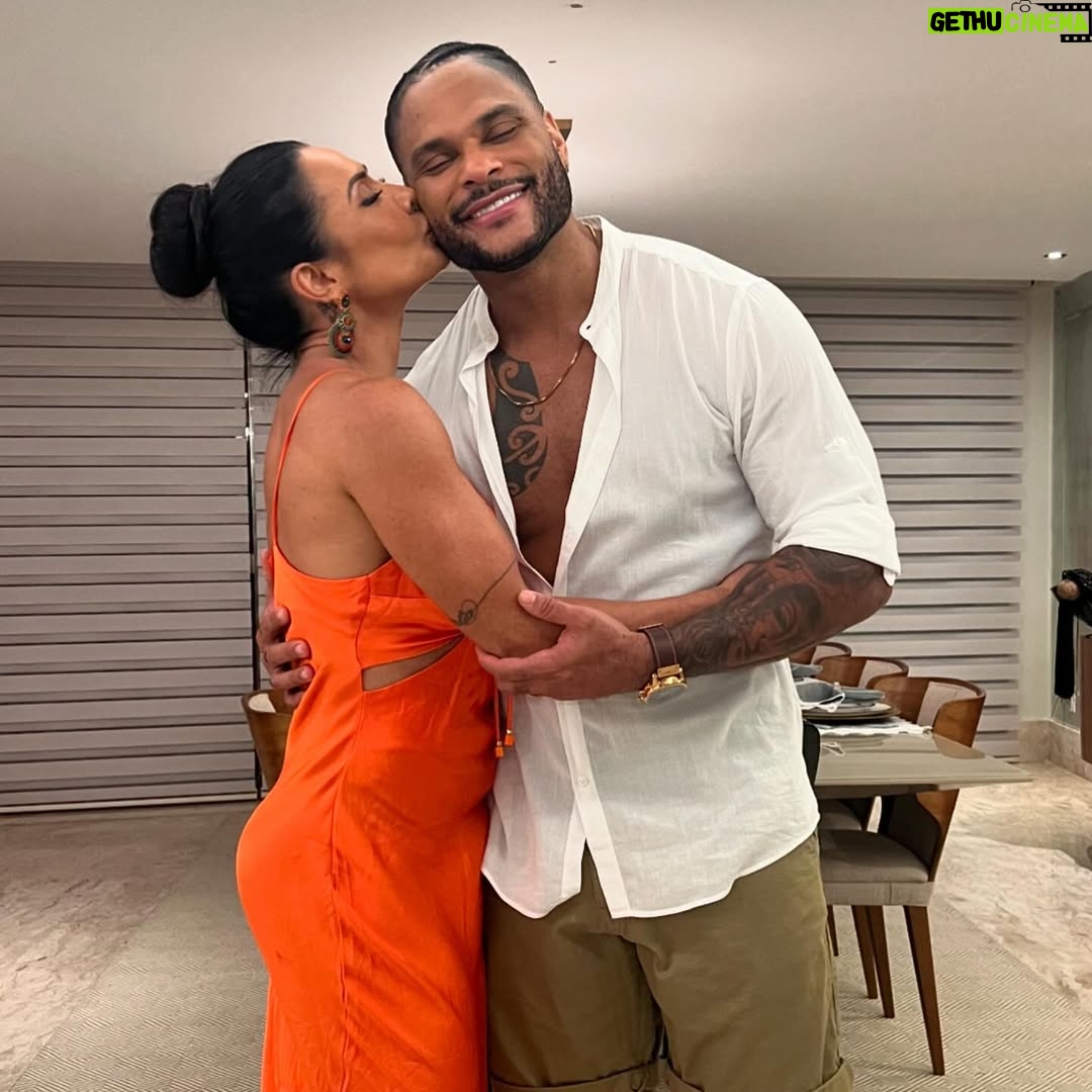Scheila Carvalho - 77.7K Likes - Agora sim!!!!!⁠Feliz aniversário, Bê!!!! Você acaba de nascer para um novo ciclo 🎂👏🏼😍
Com muita alegria  vamos celebrar esta data tão especial. E que os seus dias sejam repletos da mesma felicidade que você me proporciona, do mesmo entusiasmo e alegria de viver compartilhando comigo cada instante! Celebrar mais um ano ao teu lado é um privilégio que me enche de alegria e gratidão. Que a felicidade contagiante que você emite chegue a todos ao seu redor e que  Deus te presenteie com tudo de mais maravilhoso que você merece!!! Te Amo minha vida!
🎉🍾🥳🥂🎂🕺 Gratidão Deus!!!!!!

#bdaydopai #bdaytonysalles #Saude  #Amor #PAZ  #SABESORIA