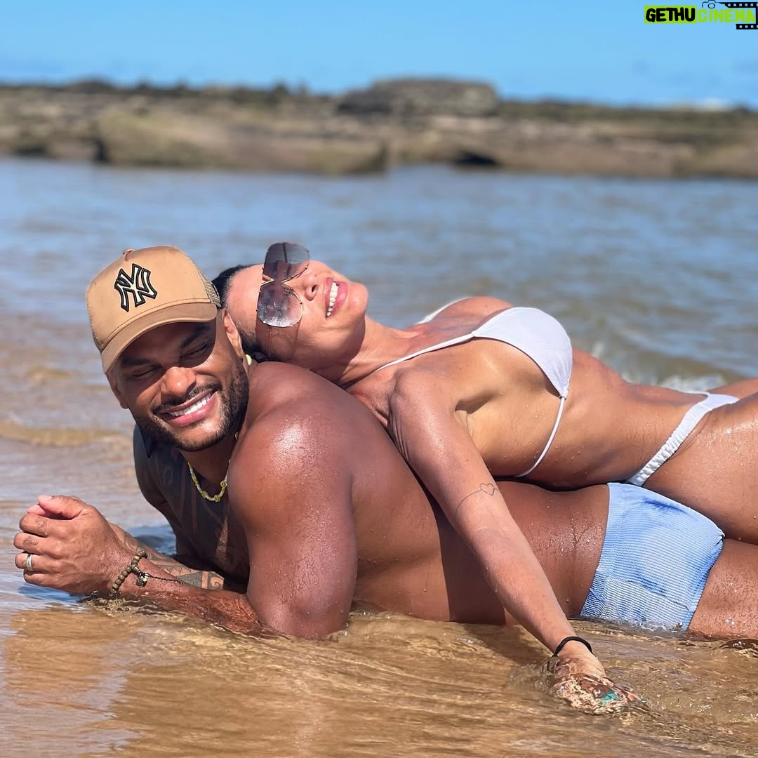 Scheila Carvalho - 77.7K Likes - Agora sim!!!!!⁠Feliz aniversário, Bê!!!! Você acaba de nascer para um novo ciclo 🎂👏🏼😍
Com muita alegria  vamos celebrar esta data tão especial. E que os seus dias sejam repletos da mesma felicidade que você me proporciona, do mesmo entusiasmo e alegria de viver compartilhando comigo cada instante! Celebrar mais um ano ao teu lado é um privilégio que me enche de alegria e gratidão. Que a felicidade contagiante que você emite chegue a todos ao seu redor e que  Deus te presenteie com tudo de mais maravilhoso que você merece!!! Te Amo minha vida!
🎉🍾🥳🥂🎂🕺 Gratidão Deus!!!!!!

#bdaydopai #bdaytonysalles #Saude  #Amor #PAZ  #SABESORIA