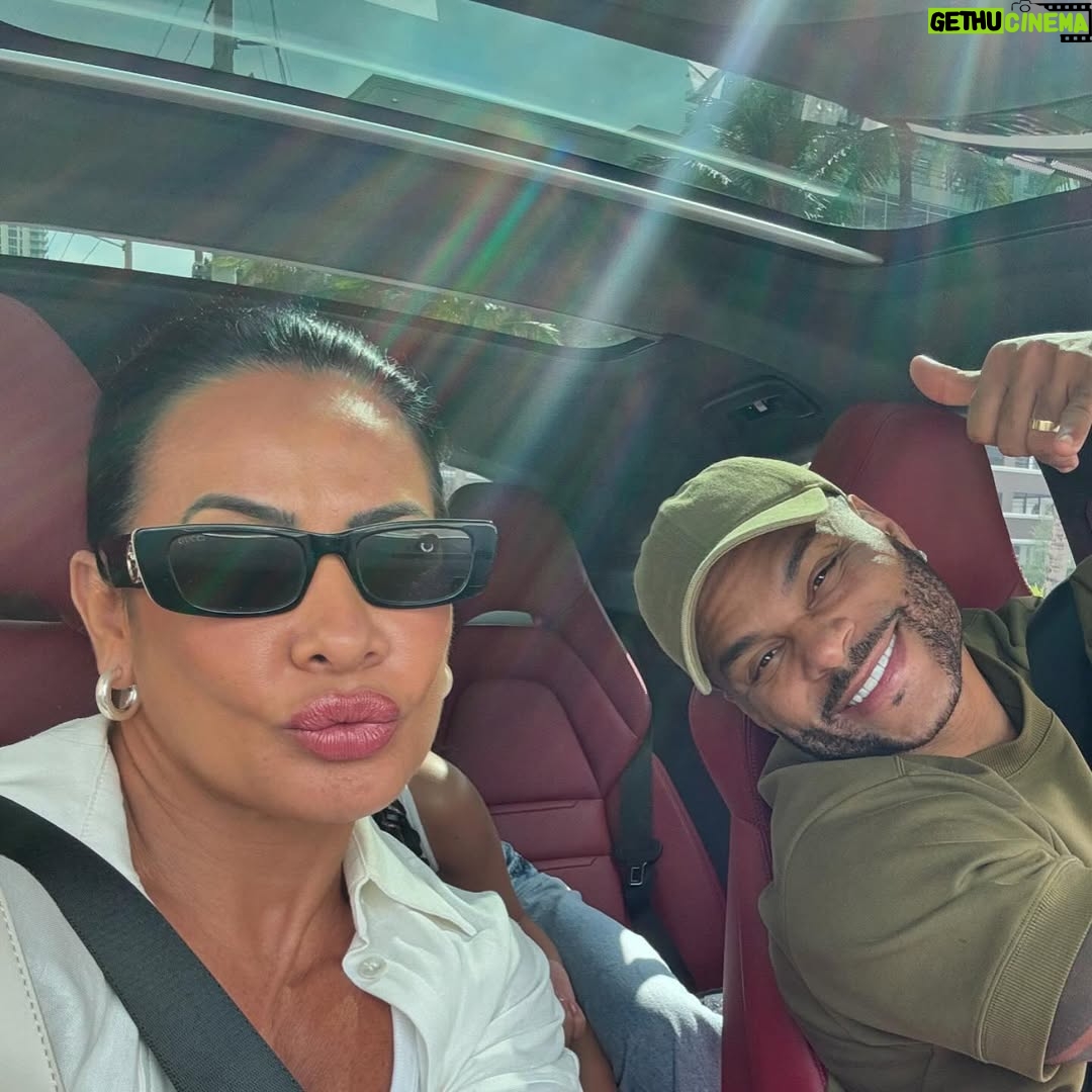 Scheila Carvalho - 77.7K Likes - Agora sim!!!!!⁠Feliz aniversário, Bê!!!! Você acaba de nascer para um novo ciclo 🎂👏🏼😍
Com muita alegria  vamos celebrar esta data tão especial. E que os seus dias sejam repletos da mesma felicidade que você me proporciona, do mesmo entusiasmo e alegria de viver compartilhando comigo cada instante! Celebrar mais um ano ao teu lado é um privilégio que me enche de alegria e gratidão. Que a felicidade contagiante que você emite chegue a todos ao seu redor e que  Deus te presenteie com tudo de mais maravilhoso que você merece!!! Te Amo minha vida!
🎉🍾🥳🥂🎂🕺 Gratidão Deus!!!!!!

#bdaydopai #bdaytonysalles #Saude  #Amor #PAZ  #SABESORIA