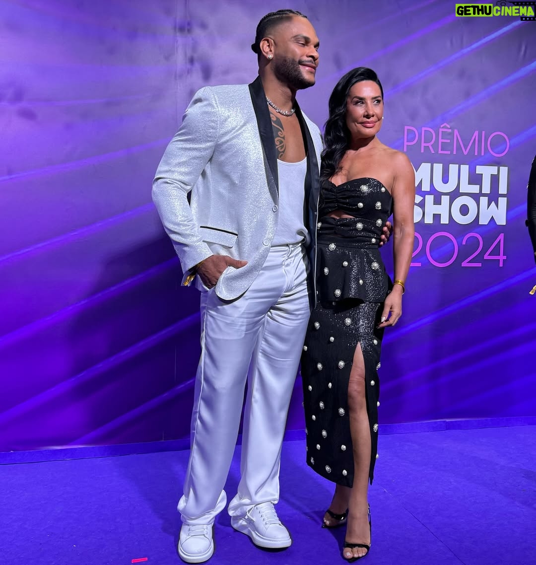 Scheila Carvalho - 55.8K Likes - Cantando pagodão baiano há 3 décadas, olha só onde eu cheguei, gente! 🥹🙏🏾 E tá só começando em! 

“Nenhuma luta é em vão” 

Deus tem grandes planos pra gente e nós não imaginamos o quão grandioso é. 

@ternos_decinel 🤵🏾
#IndicadoAoPremio #AxéePagodão
#premiomultishow @multishow @tvglobo
