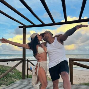 Scheila Carvalho Instagram - Agora sim!!!!!⁠Feliz aniversário, Bê!!!! Você acaba de nascer para um novo ciclo 🎂👏🏼😍
Com muita alegria  vamos celebrar esta data tão especial. E que os seus dias sejam repletos da mesma felicidade que você me proporciona, do mesmo entusiasmo e alegria de viver compartilhando comigo cada instante! Celebrar mais um ano ao teu lado é um privilégio que me enche de alegria e gratidão. Que a felicidade contagiante que você emite chegue a todos ao seu redor e que  Deus te presenteie com tudo de mais maravilhoso que você merece!!! Te Amo minha vida!
🎉🍾🥳🥂🎂🕺 Gratidão Deus!!!!!!

#bdaydopai #bdaytonysalles #Saude  #Amor #PAZ  #SABESORIA