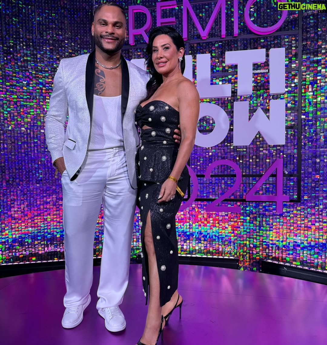 Scheila Carvalho - 55.8K Likes - Cantando pagodão baiano há 3 décadas, olha só onde eu cheguei, gente! 🥹🙏🏾 E tá só começando em! 

“Nenhuma luta é em vão” 

Deus tem grandes planos pra gente e nós não imaginamos o quão grandioso é. 

@ternos_decinel 🤵🏾
#IndicadoAoPremio #AxéePagodão
#premiomultishow @multishow @tvglobo