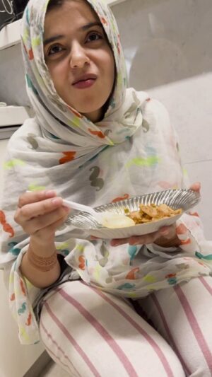 Searha Asghar Instagram - Adarsh Bahu..aik Kahani. Part 1
Let us know if you need part 2.

#funny #insta #trending