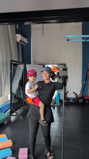 Searha Asghar Instagram - Kickboxing after 5months.. baby steps
@parallellifestyle_  @adnanboxingfitness @ehaanmurtaza.official