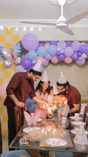 Searha Asghar Instagram - Made my baby’s half day extra special with help from @partyshartyofficial 🎉 From balloons to birthday magic they’ve got everything you need to celebrate in style! 

#PartyShartyxSrhaAsghar #BirthdayVibes #Wherepartybegins #PartyDoneRight #PartyTime #PartyGoals #PartyEssentials