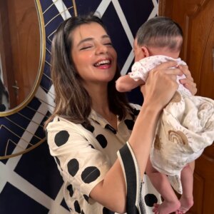 Searha Asghar Instagram - And they grow up too fast! Alhumdulillah! 
Blessed! 😇🥹
Our little precious gift Illiyeen Murtaza! 

#babyfever #love #happiness