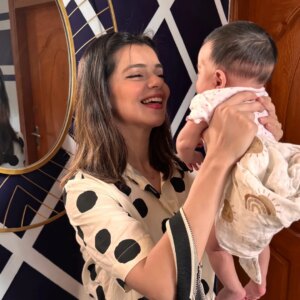 Searha Asghar Instagram - And they grow up too fast! Alhumdulillah! 
Blessed! 😇🥹
Our little precious gift Illiyeen Murtaza! 

#babyfever #love #happiness