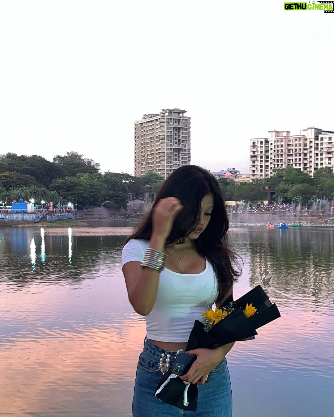 Sejal Jadhav - 20.7K Likes - 🌻🎀
.
.
.
#raw #unfiltered #fyp #fypシ #foryou #likeforlikes #ootd #sunset #sunflower #outfitoftheday #fashionista #stylist #lookbook #streetstyle #style #styleoftheday #stylediaries #aesthetic #ａｅｓｔｈｅｔｉｃ #whatiwore #theeverydayproject #instagram #instagood #instadaily #instamood #trendy #trending #sejaljadhav