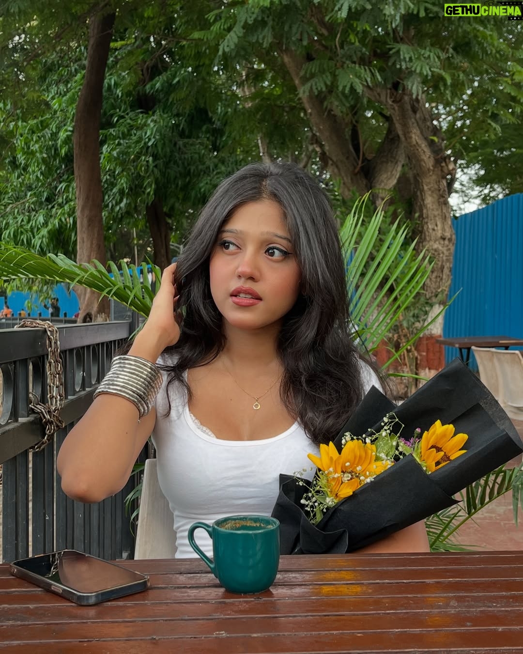 Sejal Jadhav - 20.7K Likes - 🌻🎀
.
.
.
#raw #unfiltered #fyp #fypシ #foryou #likeforlikes #ootd #sunset #sunflower #outfitoftheday #fashionista #stylist #lookbook #streetstyle #style #styleoftheday #stylediaries #aesthetic #ａｅｓｔｈｅｔｉｃ #whatiwore #theeverydayproject #instagram #instagood #instadaily #instamood #trendy #trending #sejaljadhav