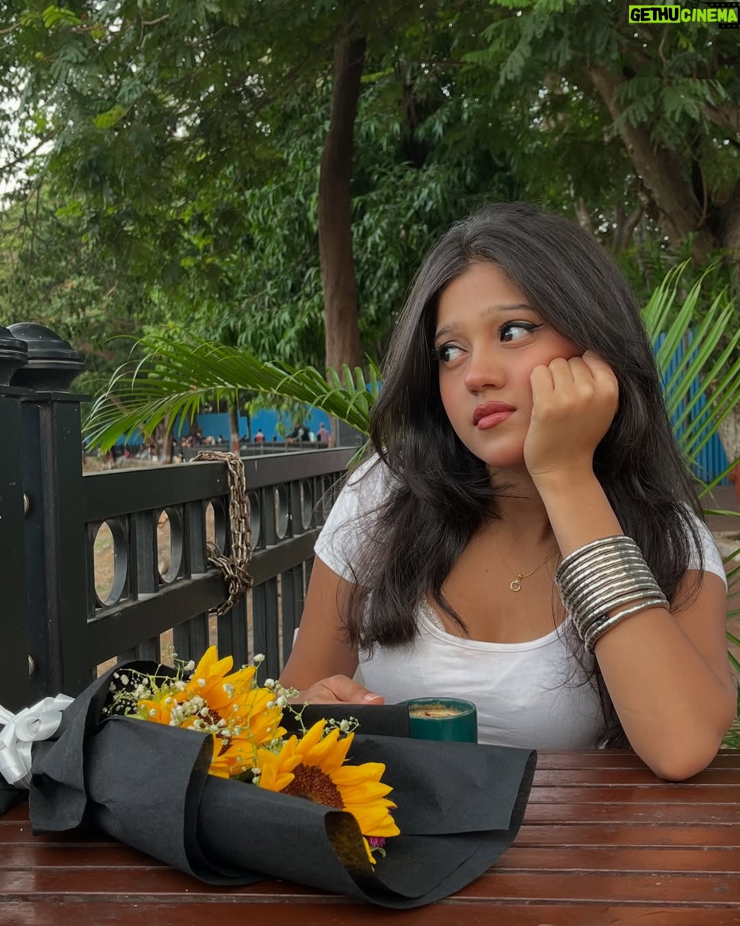 Sejal Jadhav - 20.7K Likes - 🌻🎀
.
.
.
#raw #unfiltered #fyp #fypシ #foryou #likeforlikes #ootd #sunset #sunflower #outfitoftheday #fashionista #stylist #lookbook #streetstyle #style #styleoftheday #stylediaries #aesthetic #ａｅｓｔｈｅｔｉｃ #whatiwore #theeverydayproject #instagram #instagood #instadaily #instamood #trendy #trending #sejaljadhav