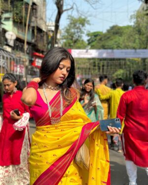 Sejal Jadhav Instagram - ą¤¦ą¤æą¤µą¤¾ą¤³ą„ą¤ą„या ą¤¹ą¤¾ą¤°ą„ą¤¦ą¤æą¤ ą¤¶ą„ą¤ą„ą¤ą„ą¤ą¤¾ šŖāØ
.
.
.
šø - @rushiyadav_ @atharva_ware_31
.
.
.
#foryou #fyp #fypć· #diwali2023 #saree #happydiwali #traditional #traditionalwear #ootd #diwalivibes #likeforlikes #diwaliaesthetic #outfitoftheday #lookbook #fashionista #whatiwore #stylediaries #aboutalook #trendy #trending #aesthetics #theeverydayproject #instagram #instadaily #instagood #positivevibes #sejal_jadhav_17