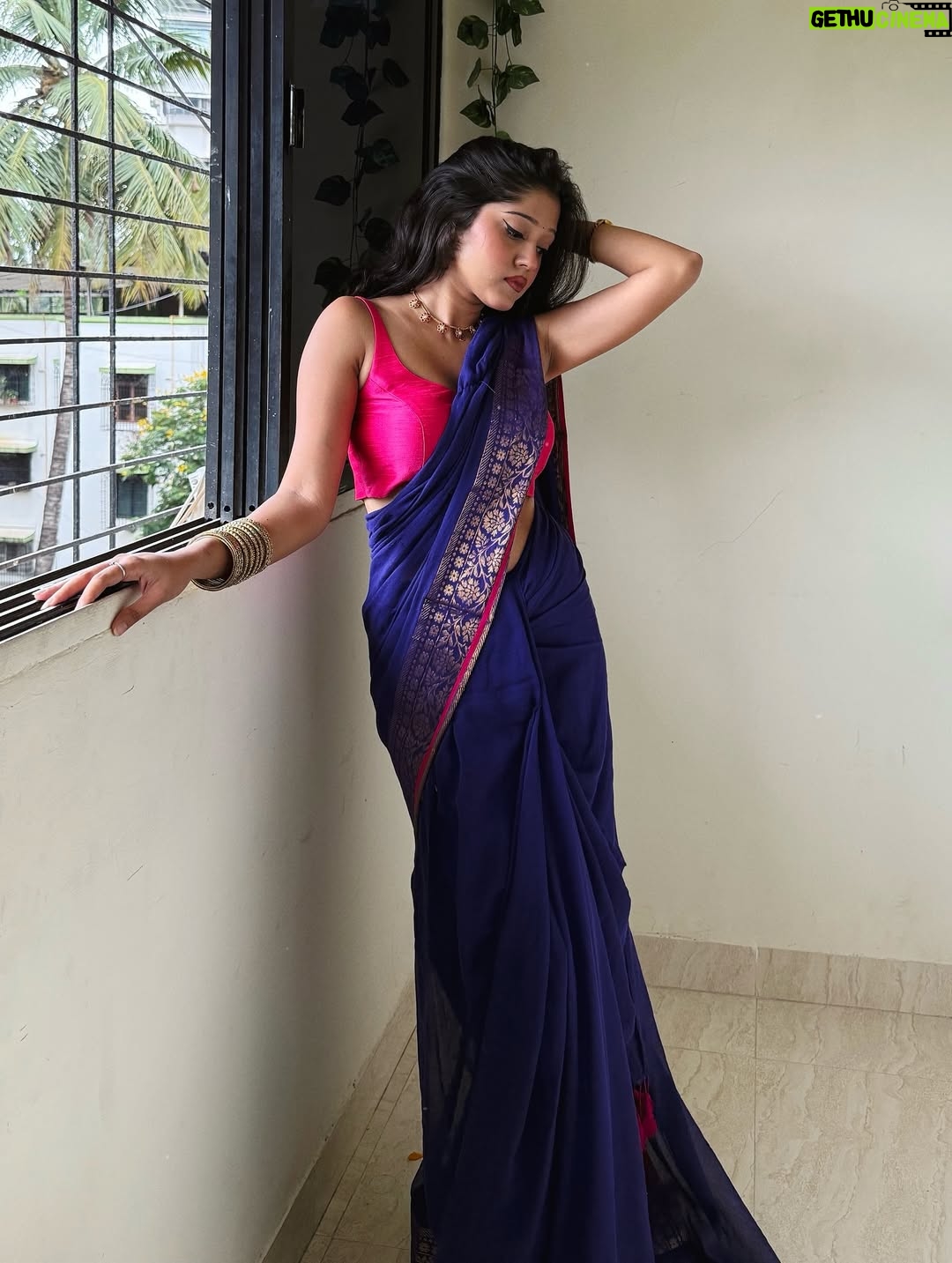 Sejal Jadhav - 11.5K Likes - “Mein toh saj gayi re Sajna keliye” 👀🎀✨
.
Saree & blouse from @suta_bombay 
.
.
.
.
.
.
.
📸 - @ommmadke 
{ mul cotton saree, Suta Bombay, cotton saree, saree, traditional, desi girlie, bindi, chudiyan, desi fit, desi aesthetics, desi, desi core, love, old aesthetics, 90s, 90saesthetics, 90s song, vintage, trending, vintage aesthetics, reels, trending audio, songs, explore, explore page }
.
#fyp #fypシ #foryou #cottonsaree #sutabombay #mulcotton #mulcottonsaree #likeforlikes #ootd #traditional #saree #vintage #outfitoftheday #fashionista #lookbook #style #vintageaesthetics #stylediaries #aesthetic #ａｅｓｔｈｅｔｉｃ #whatiwore #theeverydayproject #instagram #instagood #instadaily #instamood #trendy #trending #sejaljadhav