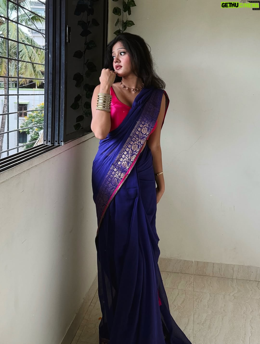 Sejal Jadhav - 11.5K Likes - “Mein toh saj gayi re Sajna keliye” 👀🎀✨
.
Saree & blouse from @suta_bombay 
.
.
.
.
.
.
.
📸 - @ommmadke 
{ mul cotton saree, Suta Bombay, cotton saree, saree, traditional, desi girlie, bindi, chudiyan, desi fit, desi aesthetics, desi, desi core, love, old aesthetics, 90s, 90saesthetics, 90s song, vintage, trending, vintage aesthetics, reels, trending audio, songs, explore, explore page }
.
#fyp #fypシ #foryou #cottonsaree #sutabombay #mulcotton #mulcottonsaree #likeforlikes #ootd #traditional #saree #vintage #outfitoftheday #fashionista #lookbook #style #vintageaesthetics #stylediaries #aesthetic #ａｅｓｔｈｅｔｉｃ #whatiwore #theeverydayproject #instagram #instagood #instadaily #instamood #trendy #trending #sejaljadhav