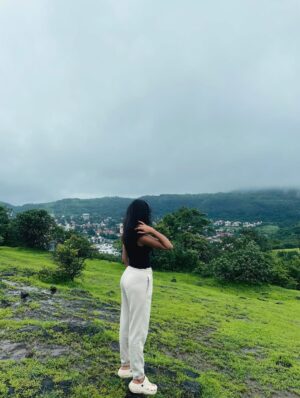 Sejal Jadhav Instagram - The amount of emotions these lines holds>>>š§š¶ššŖ¬š
.
.
.
šø - @j_yoti._
.
.
.
#fyp #fypć· #foryou #love #rain #appreciatelife #grateful #gratitude #rainyday #rainy #rainforests #lonavla #indino #lifeinmetro #lonavladiaries #outfitoftheday #ootd #lookbook #style #aesthetic #ļ½ļ½
ļ½ļ½ļ½ļ½
ļ½ļ½ļ½ #theeverydayproject #instagram #instagood #instadaily #instamood #trendy #trending #sejaljadhav #goodvibes