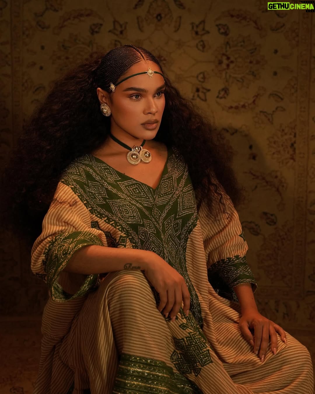 Selam Tesfaye - 58.4K Likes - Day 2 #rayaoutfit 
Habesha dress @yohanhabesha 🙏
Gobagub @evehabesha 🙏
Picture the one and only @fetil_picture 
Beautiful hair from @nesnes_humanhair 
ቁናኖ @hub_ofstyle 🙏