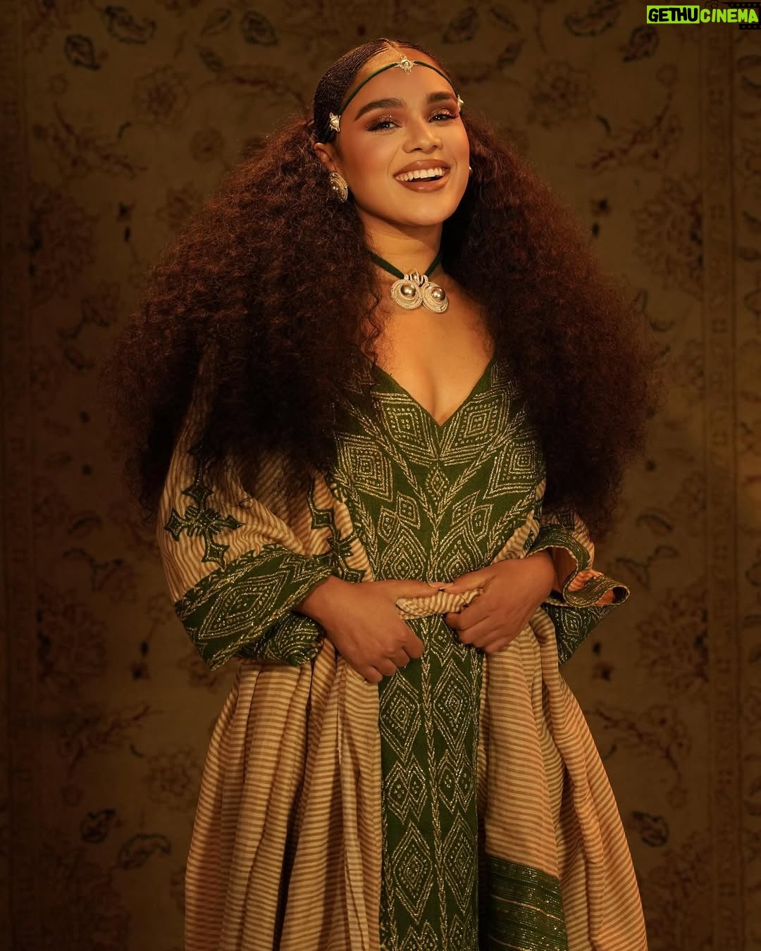 Selam Tesfaye - 58.4K Likes - Day 2 #rayaoutfit 
Habesha dress @yohanhabesha 🙏
Gobagub @evehabesha 🙏
Picture the one and only @fetil_picture 
Beautiful hair from @nesnes_humanhair 
ቁናኖ @hub_ofstyle 🙏