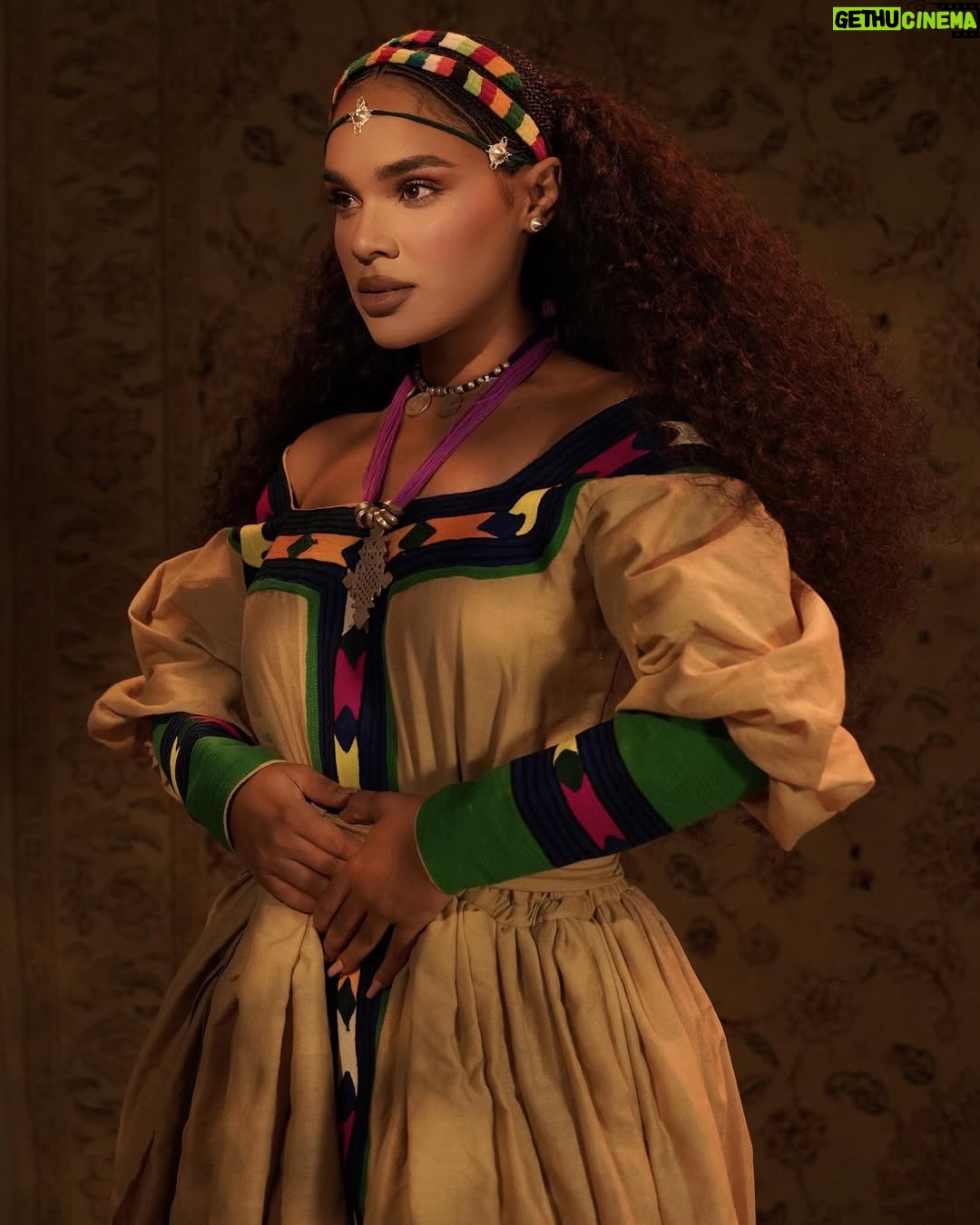 Selam Tesfaye - 45.5K Likes - ንአሸንዳ በዓል እንኻዕ አብፅሐና Beautiful ashenda dress #shbshbo_habeshakemis ( 251 96 230 8826)
Hair from @nesnes_humanhair
@fetil_picture
