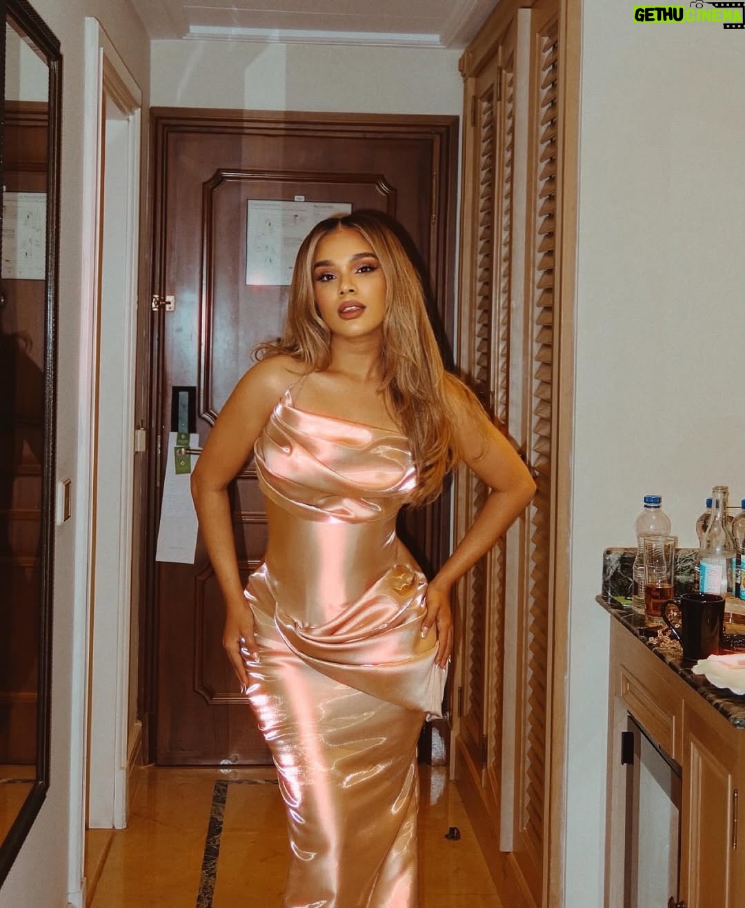 Selam Tesfaye - 47K Likes - Eve night ☺️
.
.
Dress 👗 from @semhar_amha semuyee thank you 😊❤️