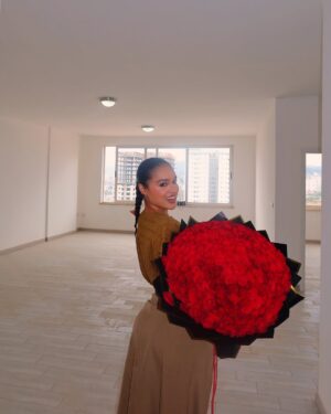 Selam Tesfaye Instagram - እግዛብሄር ትልቅ ነው።
SIP SIP…🥂
I bought a new house today 😝💃🏾💃🏾💃🏾