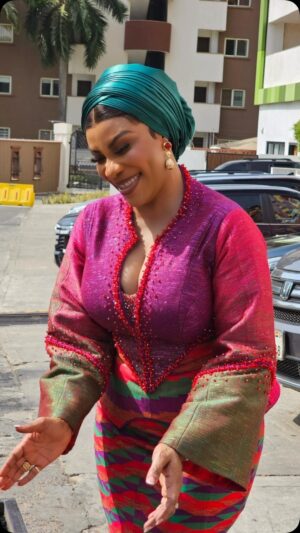 Selassie Ibrahim Instagram - The Glory of JEHOVAH @missgeeonly ❤️❤️🙏🏼🙏🏼 👗by @anasimba_official(zita)