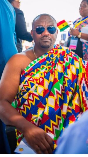 Selassie Ibrahim Instagram - Happy birthday our handsome, humble, caring and God fearing Hon. I wish you everything good you’ve ever prayed for to manifest IJMN @johndumelo1 Jehovah is your Rock , hence he will not fail you. The love is deep My Setor ❤️🎂🙏🏼