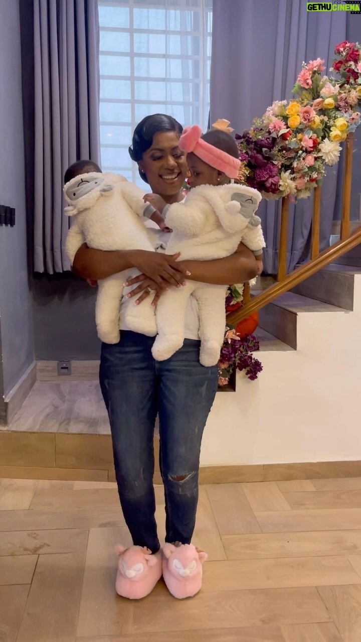 Selly Galley - 26K Likes - Motherhood is truly a Life changing experience.
Hats off to all mothers. My respect has catapulted.
Obsessed with @thefiawootwins 🥰
Happy Mothers Day ♥️🥰

Customized tee shirt @finishpointgh

#vena #twinmom #mothersday
