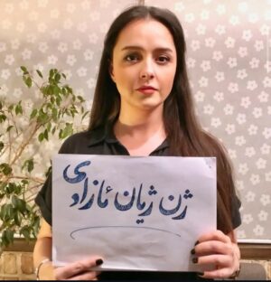 Shabnam Farshadjoo Instagram - ترانه ی ایران دلم خواست سال نوی میلادی رو به تو تبریک بگم ، اینطوری .