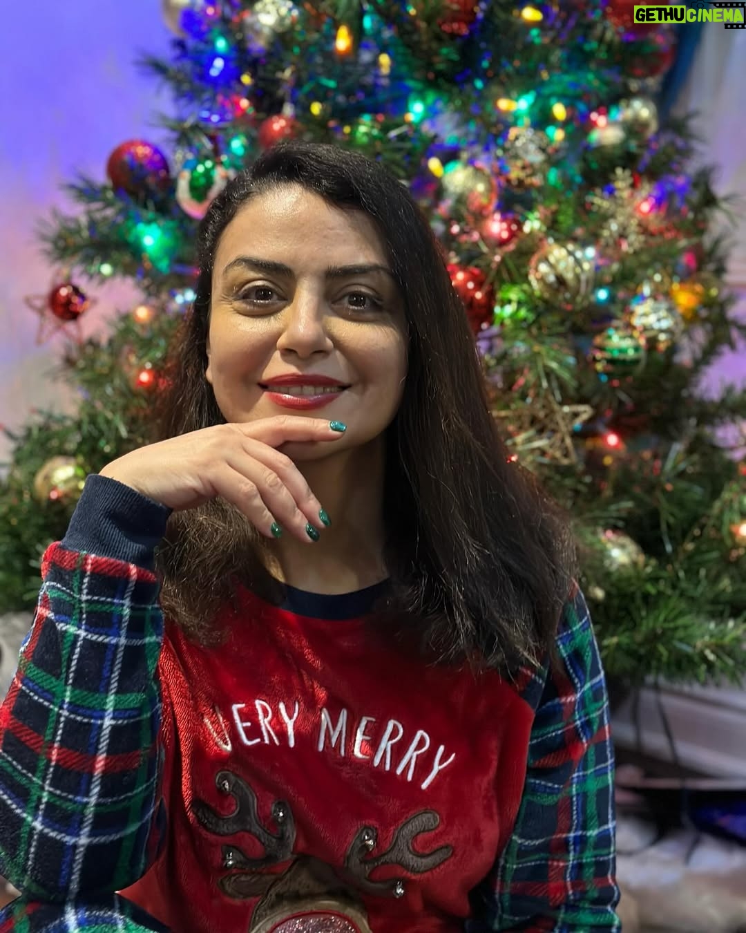 Shabnam Farshadjoo - 59.5K Likes - Happy 2024 ✨💫🌟 Be nice this year 🤞😄