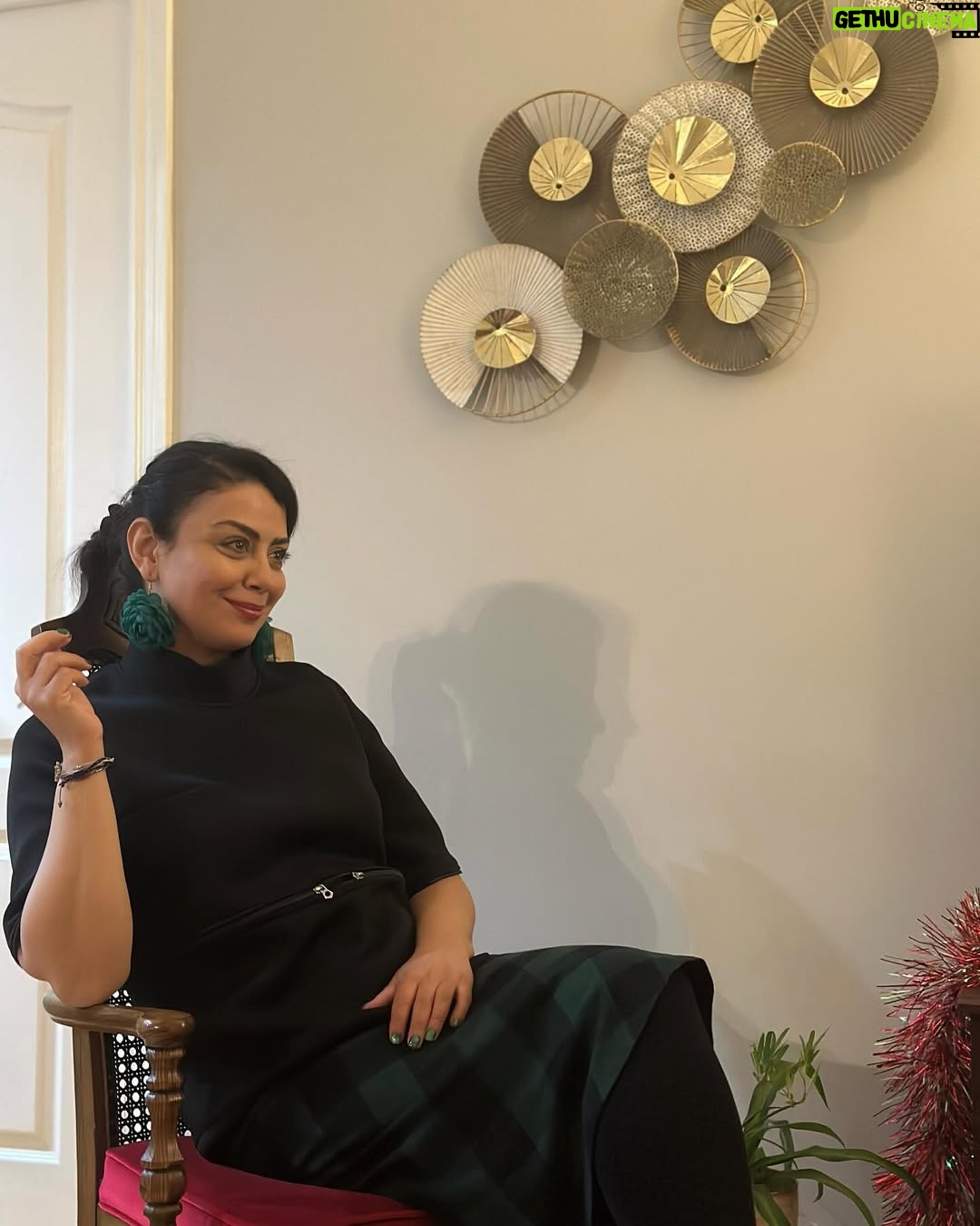 Shabnam Farshadjoo - 59.5K Likes - Happy 2024 ✨💫🌟 Be nice this year 🤞😄
