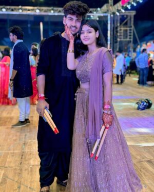 Shabnam Layek Instagram - Dandiya With Pasandida Mard 🥢❤️ 

📸 :- @anmolkumarptn 

#layekfam #prashulovers #prasvcreation