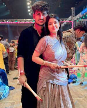 Shabnam Layek Instagram - Dandiya With Pasandida Mard 🥢❤️ 

📸 :- @anmolkumarptn 

#layekfam #prashulovers #prasvcreation