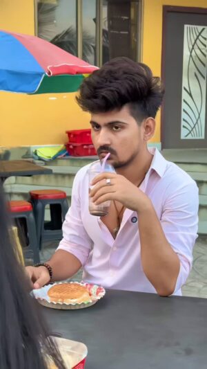 Shabnam Layek Instagram - Online pyaar 😂❤️ #layekfam #prashulovers #prasvcreation