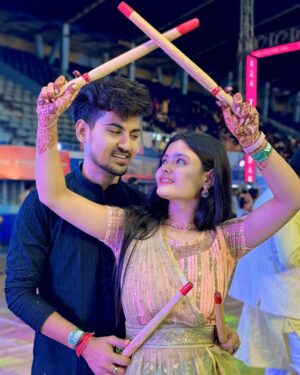 Shabnam Layek Instagram - Garbe Ki Raat Mai 😍🥢❤️ 

📸 :- @anmolkumarptn 

#layekfam #prashulovers #prasvcreation #dusshera #love