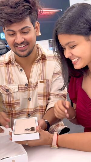 Shabnam Layek Instagram - iPhone 16 Pro Max🔥 #layekfam #prashulovers #prasvcreation