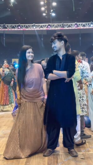 Shabnam Layek Instagram - Garbe Ki Raat Mein❤️😍✨
#layekfam #prashulovers #prasvcreation