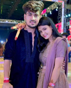 Shabnam Layek Instagram - Dandiya With Pasandida Mard 🥢❤️ 

📸 :- @anmolkumarptn 

#layekfam #prashulovers #prasvcreation