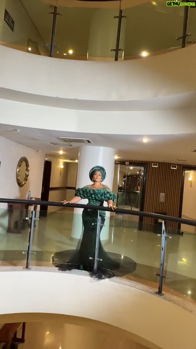 Shaffy Bello - 8.4K Likes - THE @beccaneedlesnstitches EFFECT💚

Nwayi Oma……Just incase  my “self”translation of this song is wrong,
Can one of my darlings please give me the exact translation 🙏🏾🥰 (at least Key words)

MUA: @bukkyslay_ 

#shaffyofthemosthigh
#oluwalonishaffy
#bankable
#childofgrace
#apurposedrivenlife
#sage 
#QSB 
SHE is not for a Season. SHE is for a REASON 💕