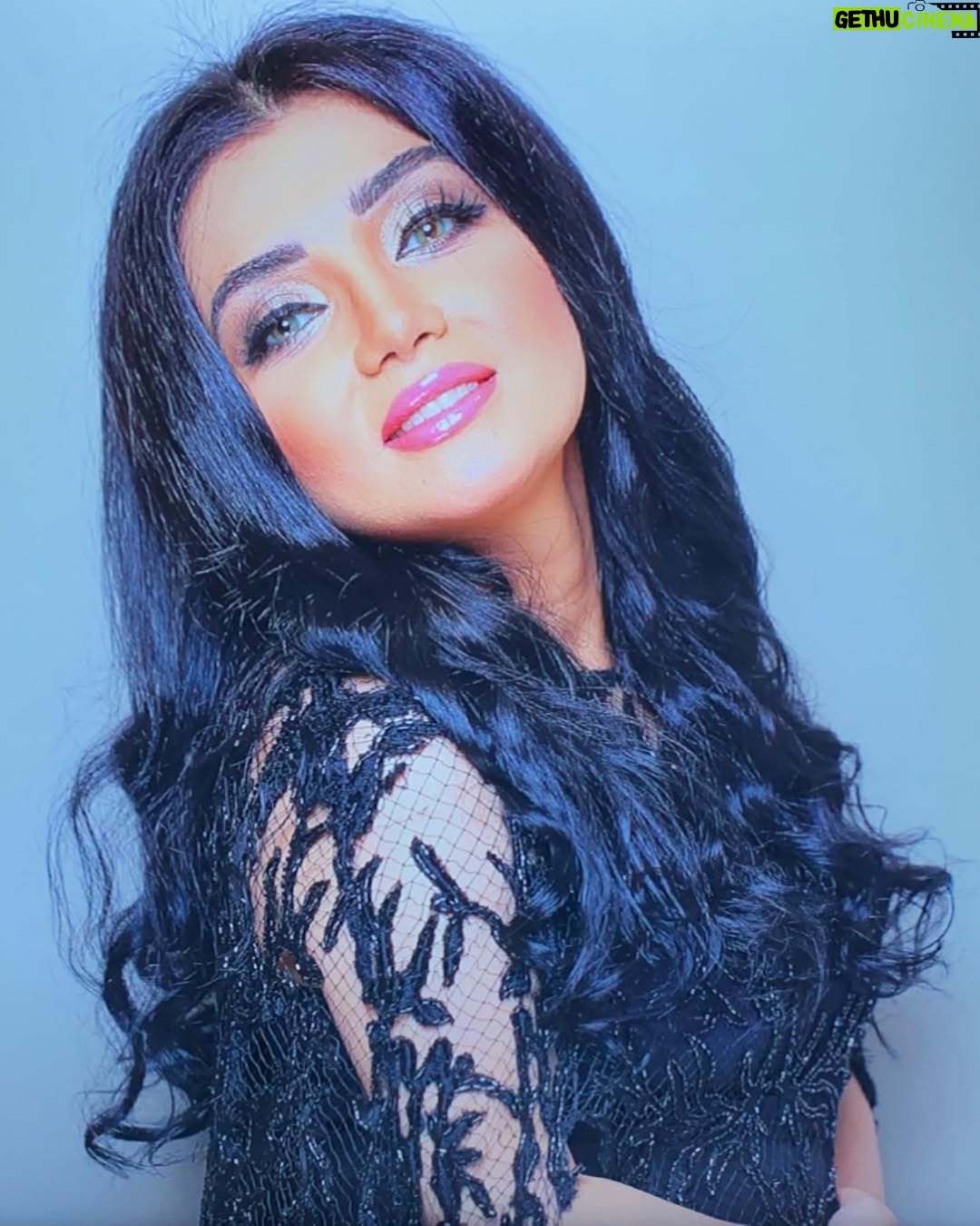 Shahd El Yaseen - 37.9K Likes - سعيدة جدآ لأني سأصبح ام للمرة الاولى اللهم قر عيني برؤية جنيني سالما معافآ بين احضاني تصوير خالد القطان @photome_photography  @khaled_line