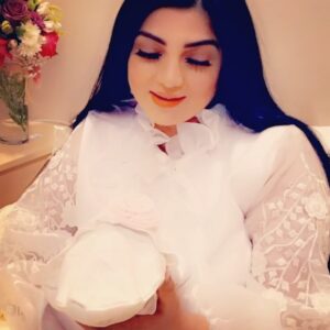 Shahd El Yaseen Instagram - حَمْدُ لِلَّهِ الَّذِي بِنِعْمَتِهِ تَتِمُّ الصَّالِحَاتُ رزقني الله بمولودة أسميتها 'جوري' أسأل المولى أن يجعلها من عباده الصالحين