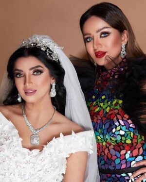 Shahd El Yaseen Instagram - شكرا الاء دشتي على وجودج فأهم لحظات حياتي وكلج ذوق وجمال وأناقه ودائماً مبدعه في إطلالاتج وزدتيني جمال وحلا في يوم عرسي @alabeautysalon @photome_photography @yousef_aljasmi @khaled_line