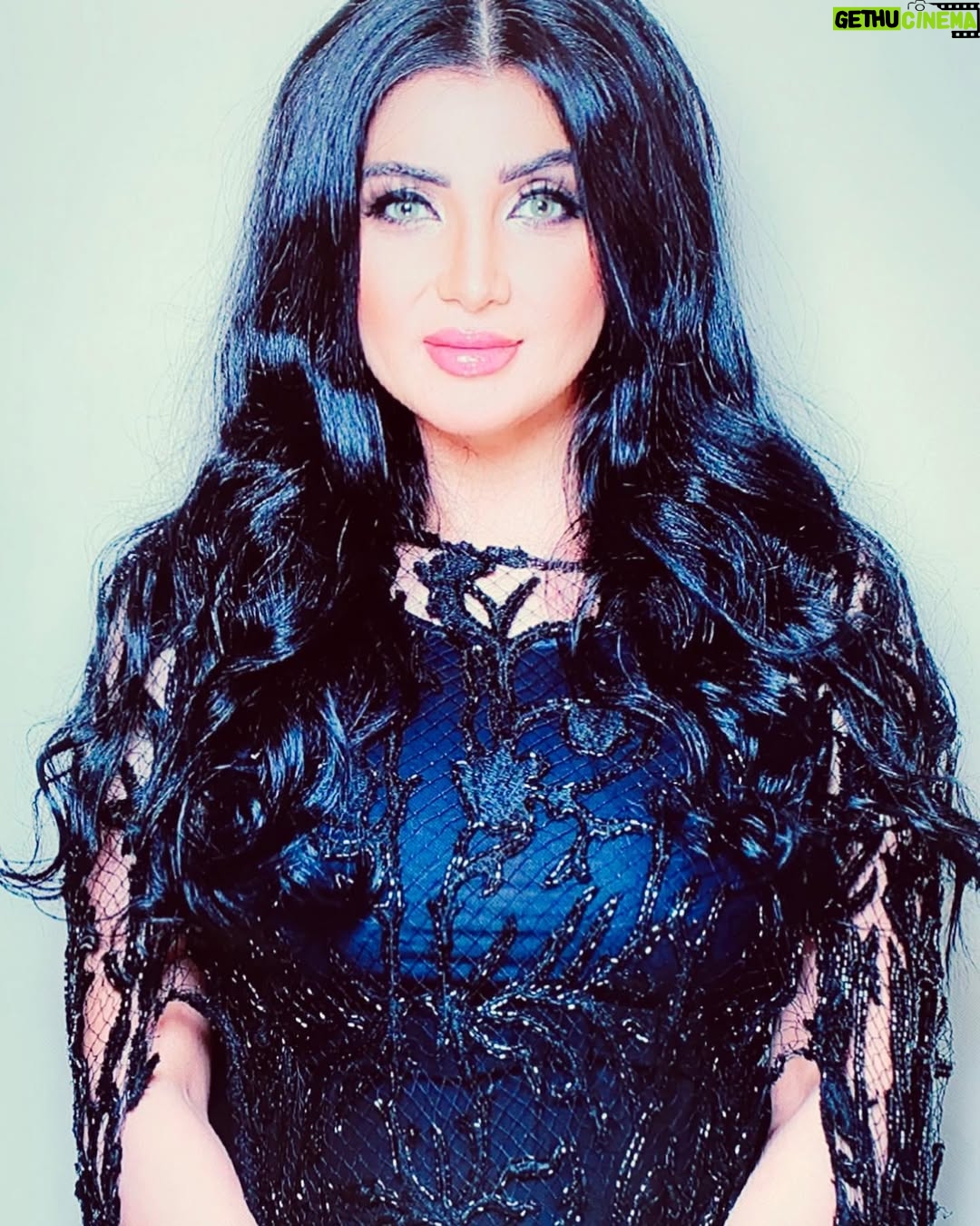 Shahd El Yaseen - 37.9K Likes - سعيدة جدآ لأني سأصبح ام للمرة الاولى اللهم قر عيني برؤية جنيني سالما معافآ بين احضاني تصوير خالد القطان @photome_photography  @khaled_line